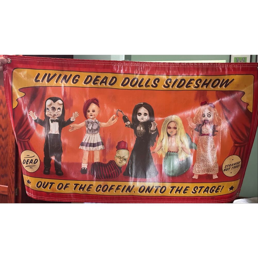 Mezco Toyz 2015 Loving Dead Dolls vinyl side show banner Halloween Goth Horror